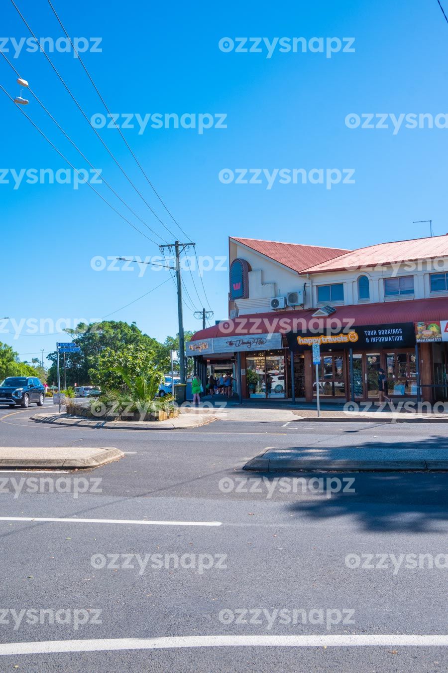 ozzysnapz_221372_low Download a high-quality stock image of a busy street intersection in the heart of Byron Bay's CBD. Add some Byron Bay charm to your marketing material!