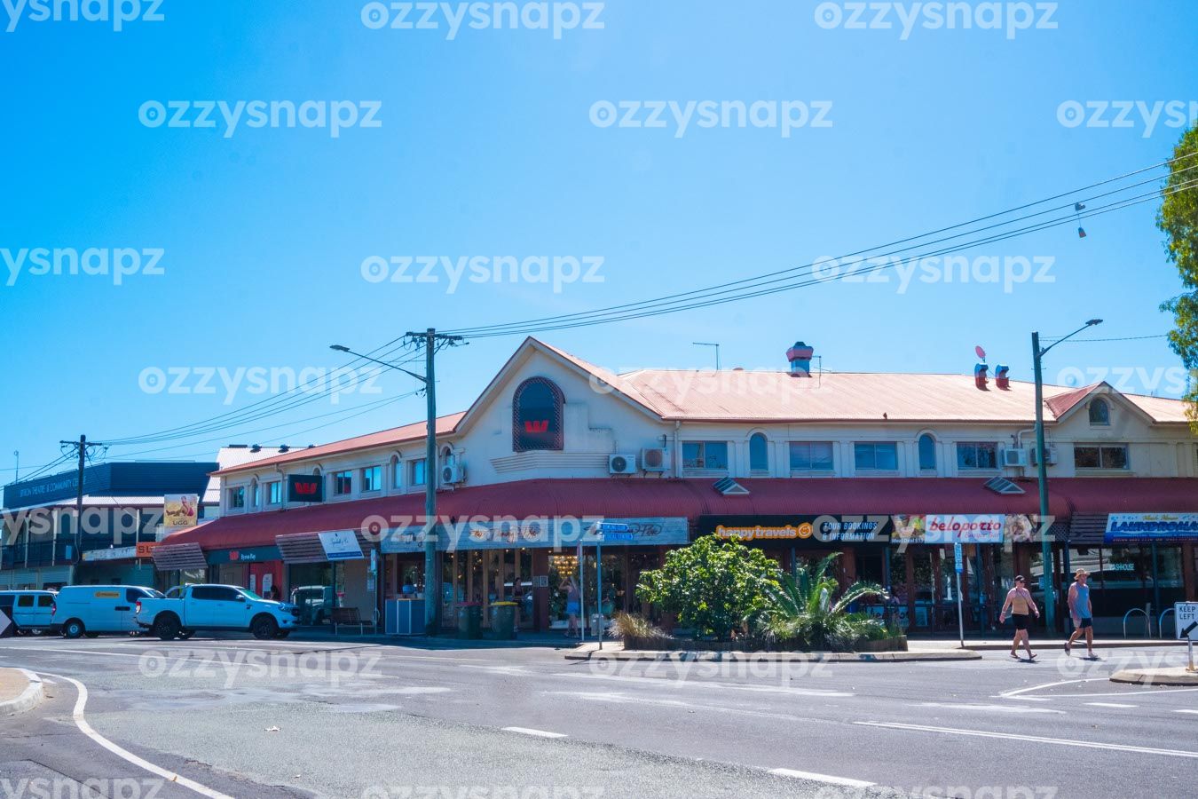 ozzysnapz_221381_low Stock image of Jonson St and Marvel St intersection in Byron Bay's town centre. Perfect for illustrating a blog post, social media post, or website design.